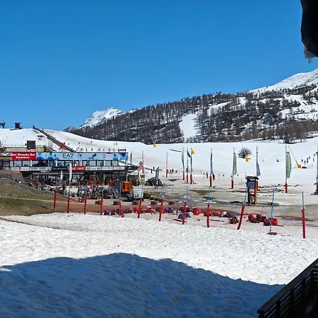 Hostdomus - Alpine Escape